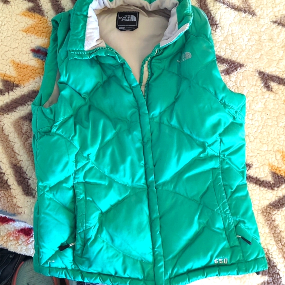 North Face 550 puffer vest in bright green sz M  💚